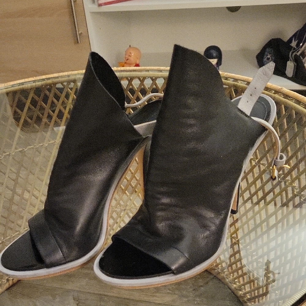 Balenciaga Elegant Glove Black Leather Women's Heels